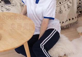 BoBoSocks袜啵啵 - 从稚予的黑色美甲中偷师，免费美图教你如何优雅得‘叛逆’！