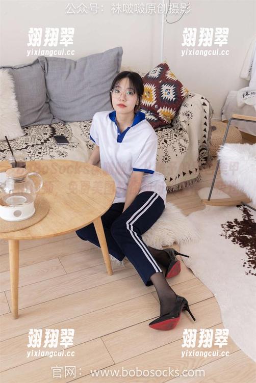 BoBoSocks袜啵啵 - 从稚予的黑色美甲中偷师,免费美图教你如何优雅得‘叛逆’!-翊翔翠 BoBoSocks袜啵啵 - 从稚予的黑色美甲中偷师,免费美图教你如何优雅得‘叛逆’!-翊翔翠