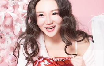 GIRLT果团网 - 这是陈雅漫的白丝原图，免费的哦真好奇她拍的时候在想些什么！