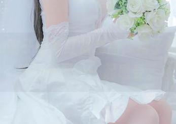 Nyako喵子最新红裙套图：裙子和心情的绝妙搭配，一起感受。