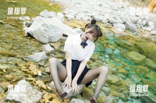 迷失在Tina很妖孽呀的古风双薰COS中，写真里的时光倒流-翊翔翠