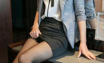 UGirls尤果网 - Mikka涵涵的镂空哲学：生活不止眼前的原图，还有暧昧的幻想
