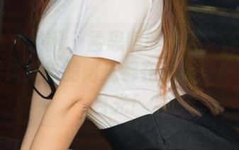UGirls尤果网 - 孟思雨的夏天：高清原图，感觉这炎热的阳光都在向她投射羡慕的目光！