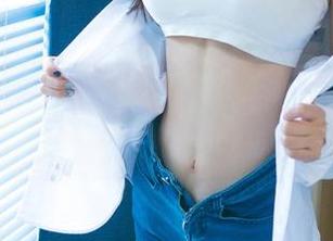 UGirls尤果网 - 他为什么总是那么会拍？黛蓓琪姐姐的写真简直让我有点傻眼！