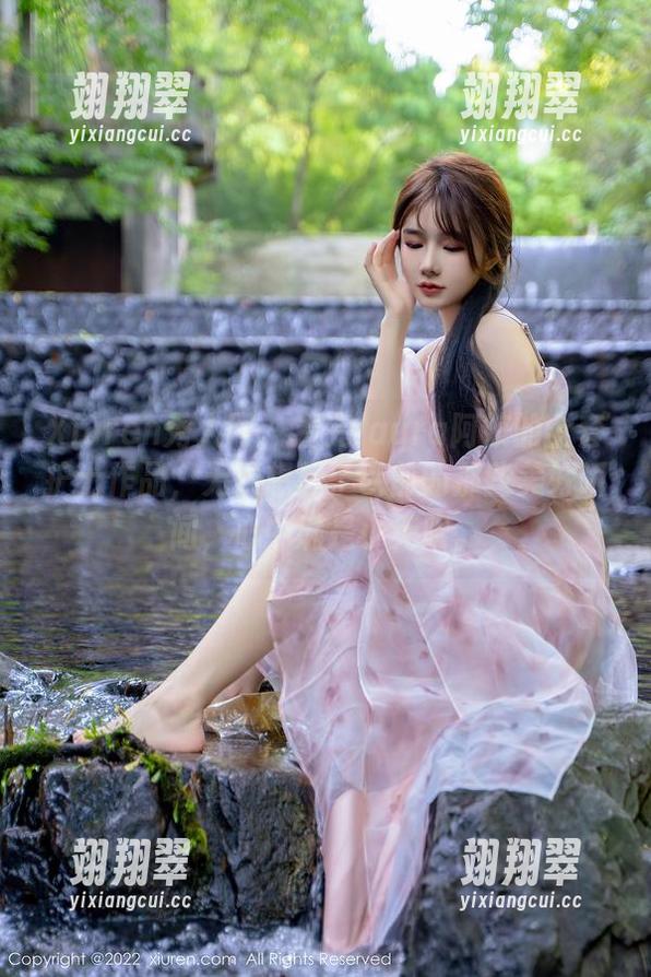 Xiuren秀人网 - 看完laura阿姣的全套护士作品，无疑想起了以前的那些美好瞬间，心中满是小无限。-翊翔翠