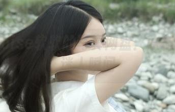 探索eloise软软的写真网盘：水与蕾丝的迷人瞬间