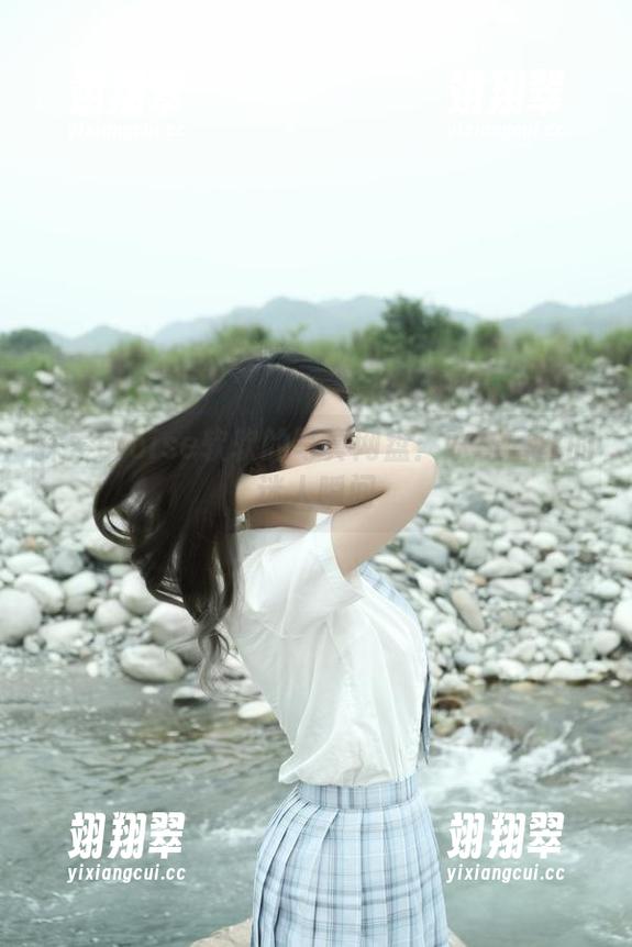 探索eloise软软的写真网盘：水与蕾丝的迷人瞬间-翊翔翠