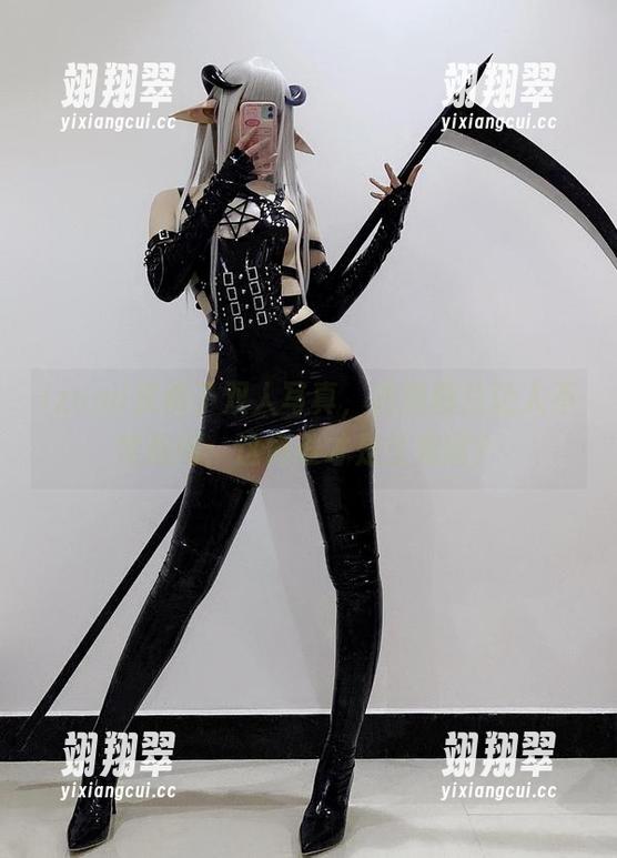 izumi泉桃子双人写真，高清图片让人不禁想问：这俩谁才是主角啊？-翊翔翠