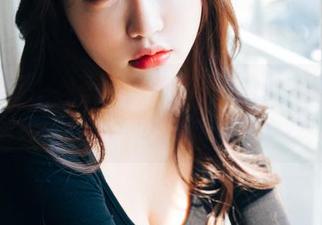 图片背后，yeeun孙乐乐的白丝原图让人心里痒痒，想知道她的下一个创作。