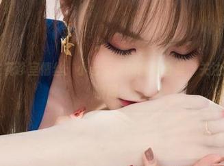 丽柜 - 双生花诊室情丝：小七带来的精选合集，关注那些微妙的瞬间。