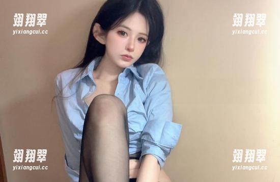 “当倦倦喵遇上黑猫美图：只想给你静谧的猫咪时光”。-翊翔翠