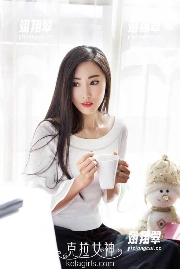 克拉女神 - 高清小芹，蕾丝在手：下载无门槛，情绪随便起飞！-翊翔翠