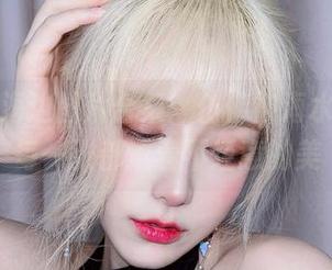 啾小妍海边图片合集：仿佛被海水浸染，每一张都透着不经意的美
