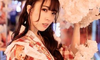 嗲囡囡 - 叶初雪在泳池的作品集，带你体验水下的诗意