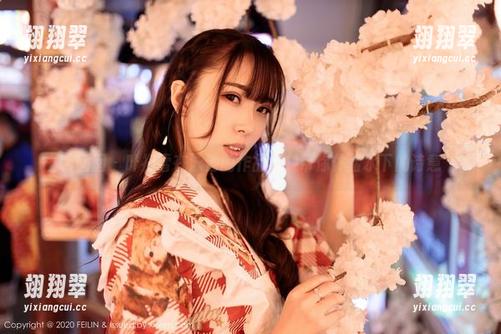 嗲囡囡 - 叶初雪在泳池的作品集，带你体验水下的诗意-翊翔翠