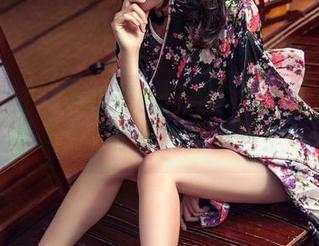 头条女神 - 余心曼的白丝写真：在这种静谧中，你还能专心吗？