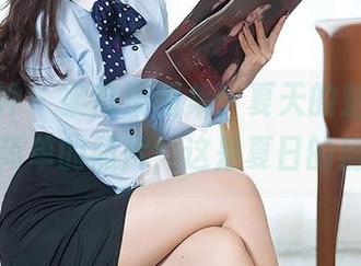 头条女神 - 梁芮溪图集：夏天的魅力，这不是简单的照片，这是夏日的情书！