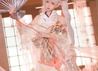 翻开奶狮不咬人的图包，感受雨师写真带来的细腻与狂野，真是太妙了！