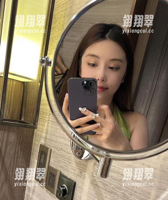 微密圈 - 黑色比基尼奶雯:为什么我的网盘今天沉重到像个比基尼?!-翊翔翠 微密圈 - 黑色比基尼奶雯:为什么我的网盘今天沉重到像个比基尼?!-翊翔翠