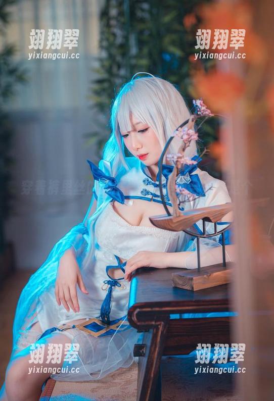 穿着裤里丝的封疆疆v，美图合集真是个宝藏！-翊翔翠