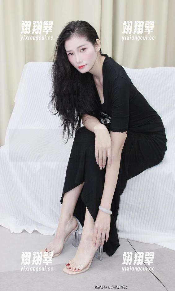 小众视觉 - 嘤嘤的婚纱最新篇:分享那些让她陷入“婚纱危机”的瞬间!-翊翔翠 小众视觉 - 嘤嘤的婚纱最新篇:分享那些让她陷入“婚纱危机”的瞬间!-翊翔翠