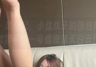微密圈 - 黑白配，小优优子的图包简直让人欲罢不能…可惜没蓝天白云！