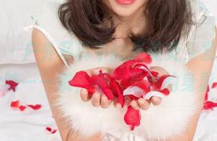 尤果网 - 户外写真中的张美荧，发现了新大陆——哦，不，是她的身影！