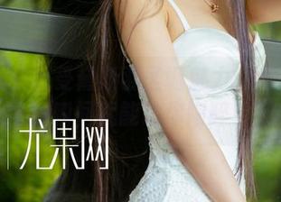 尤果网 - 感受黛斯羽圣诞魅力：高清原图，瞬间就能让你陶醉！
