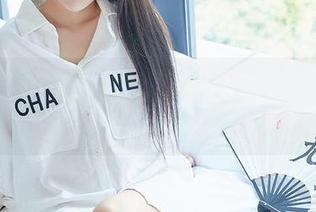 尤蜜荟 - 沉迷美足不可自拔，最新H杯陈若初的图片警告你！