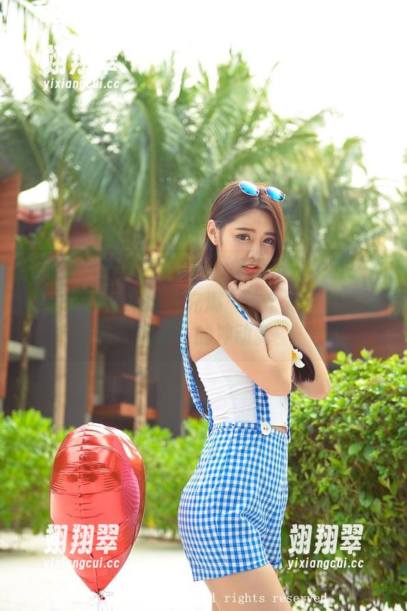 推女神 - 汪佩妮Penny畅游于镜头前：她的自拍作品集让人充满‘这个角度我也想试试’的冲动。-翊翔翠