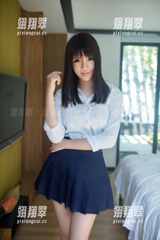 推女郎 - 赵惟依的短裤冒险：最新作品集上线，准备好了吗？-翊翔翠