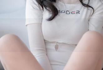 在海克斯科技小蛋糕的私房里，职业装成了隐形斗篷