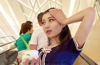 爱丝 - 观看小茹兔女郎图包，心里想着‘这到底有多大胆’？