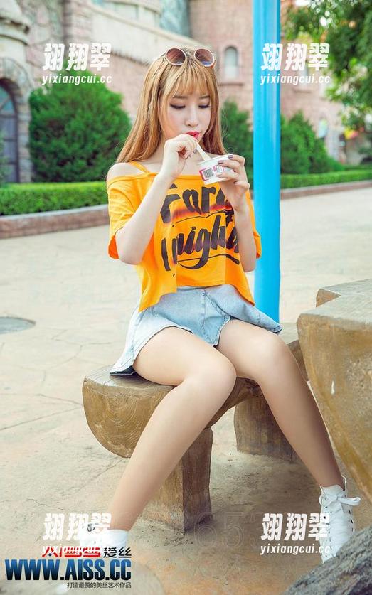 爱丝 - 若兮推出最新毛衣写真集：感觉像是云朵飘过，轻轻松松让人心动，谁说毛衣不能如此时尚？-翊翔翠
