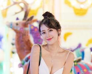 爱蜜社 - 原图中的闵妮Mily：在纯白背景下，她跟我说了个‘白’的故事，我竟一头雾水！