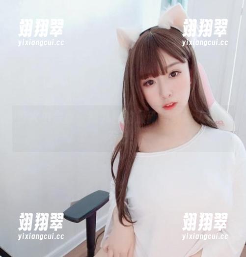 萤火虫漫展，猫九酱的最新写真让人心动不已！-翊翔翠