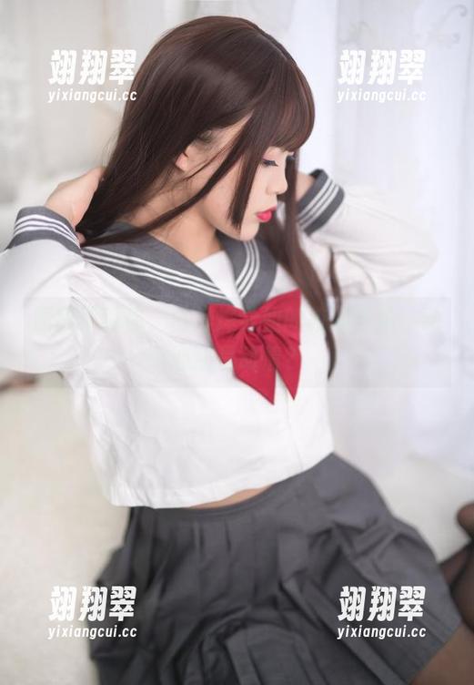 原图不骗你，白烨烨学姐的校服自拍，动心还是动情？-翊翔翠
