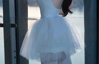 秀人网 - 穿上水手服的Elise谭晓彤：美图精选，海风和梦想的完美交织！