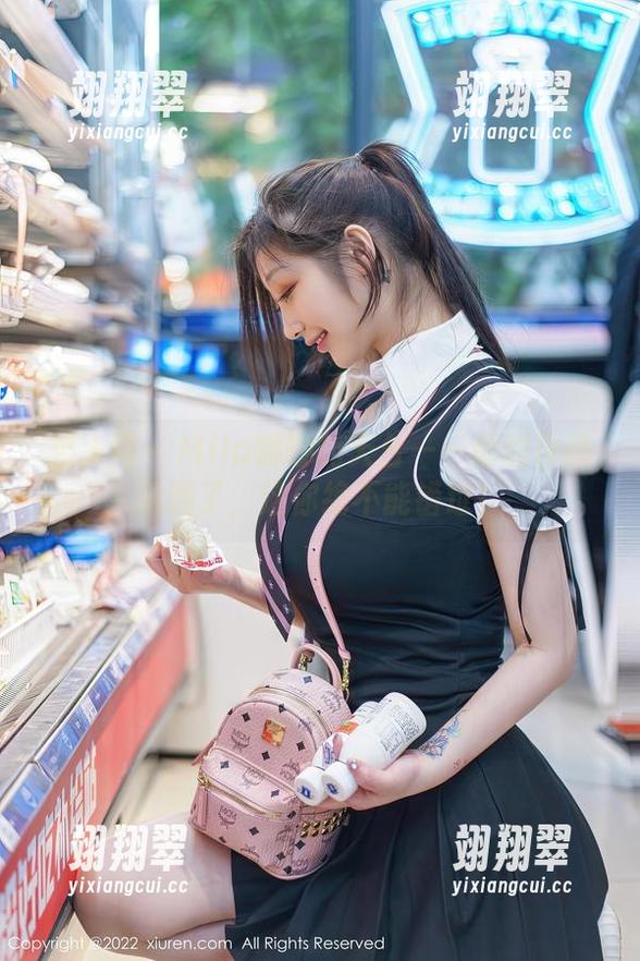 秀人网 - Mila嘟嘟的天台——他的作品萌翻了，这你绝不能错过！-翊翔翠