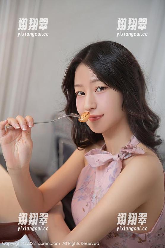 秀人网 - sophie余冰全套图集:运动让我感受到肌肉在假装勤奋的瞬间!-翊翔翠 秀人网 - sophie余冰全套图集:运动让我感受到肌肉在假装勤奋的瞬间!-翊翔翠