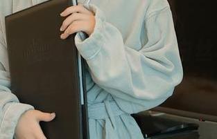 秀人网 - 原图放送，白芷yy白丝写真集背后那些不为人知的故事！