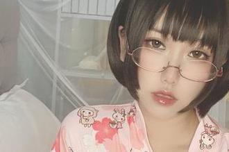 泳池边的瞬间：私拍资源里，芋圆侑子真的是活宝！