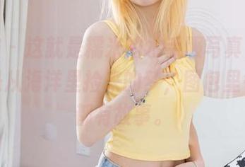 袜啵啵 - 这就是糯米的水手服写真，感觉就像是从海洋里捡来的梦，图包里每一帧都有故事。