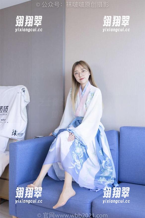 袜啵啵 - 芝士修女的羞涩瞬间，人间极品的写真原图！-翊翔翠