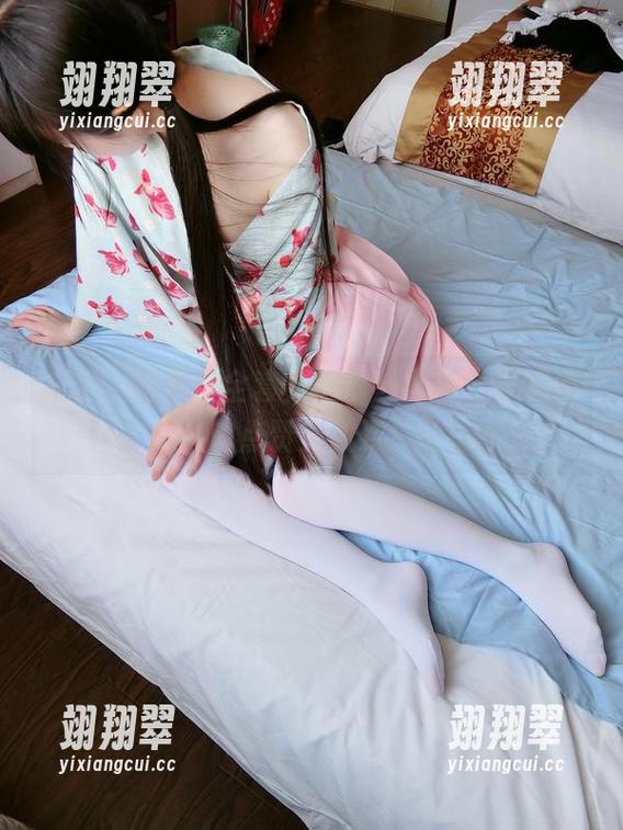 来吧，西尔酱全套校服白丝原图，真想给你点赞无数次！-翊翔翠