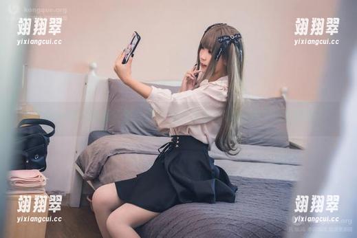 里见年一的牛仔裤套图，感觉每一张都在跟我说“穿上我吧！”-翊翔翠
