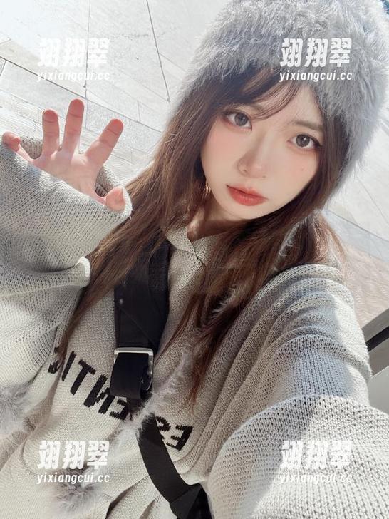 下载“闪月半”图包，让镂空的清新体验在你的手机里翩翩起舞！-翊翔翠
