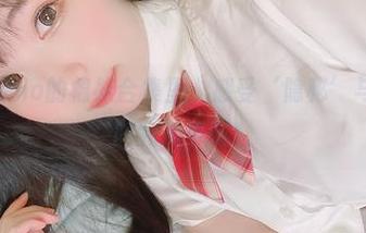 在霜月shimo的棉袜合集里，感受‘隐秘’与‘露骨’的完美平衡！