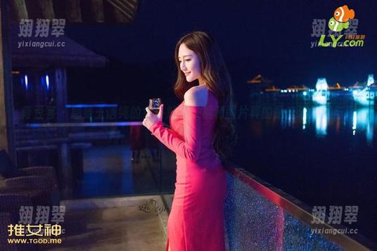 青豆客 - 感受王语纯的女仆魅力，福利图片真的是充满惊喜与遐想！-翊翔翠