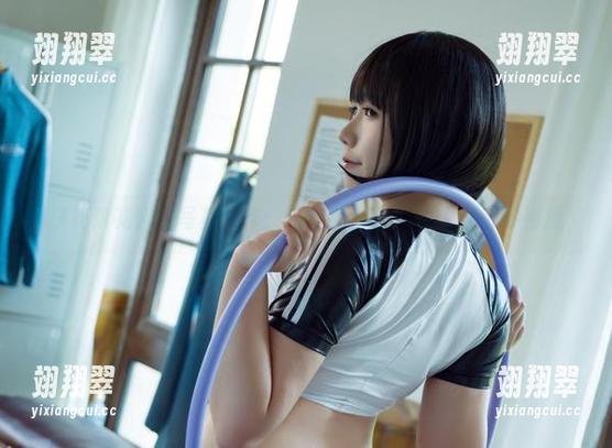 麻花麻花酱的写真新作：保守老师与珍珠jk的奇妙碰撞-翊翔翠